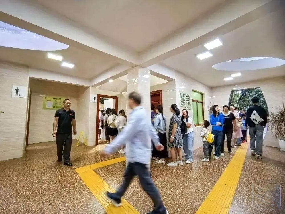 女厕总在排长队？深圳上新“潮汐公厕”