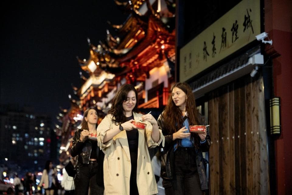 外国游客爱上“中国行”：入境人数攀升，文旅体验更丰富
