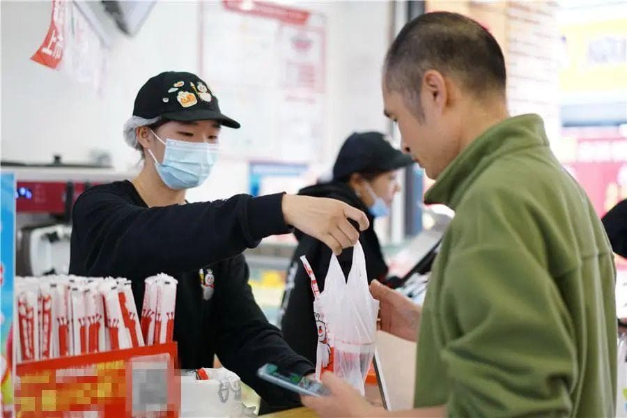 寒假兼职市场火热，大学生为创业攒经验赚学费