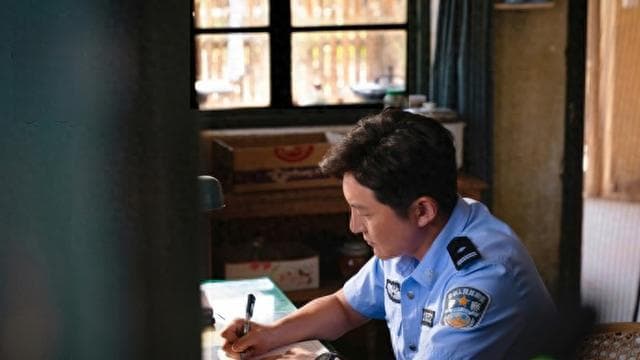 从亲历到创作，《驻站》原著作者讲述铁路沿线上4200个 “道钉” 人生