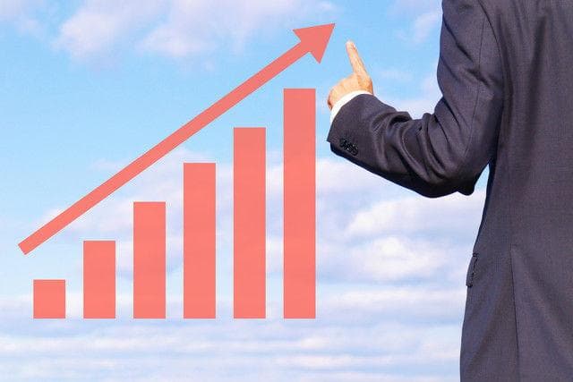 如何分析每日最新的金评？这种金评如何应用于实际投资？