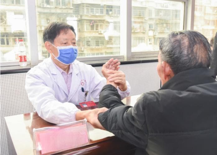 专家建议：及早关注老年人心理健康问题