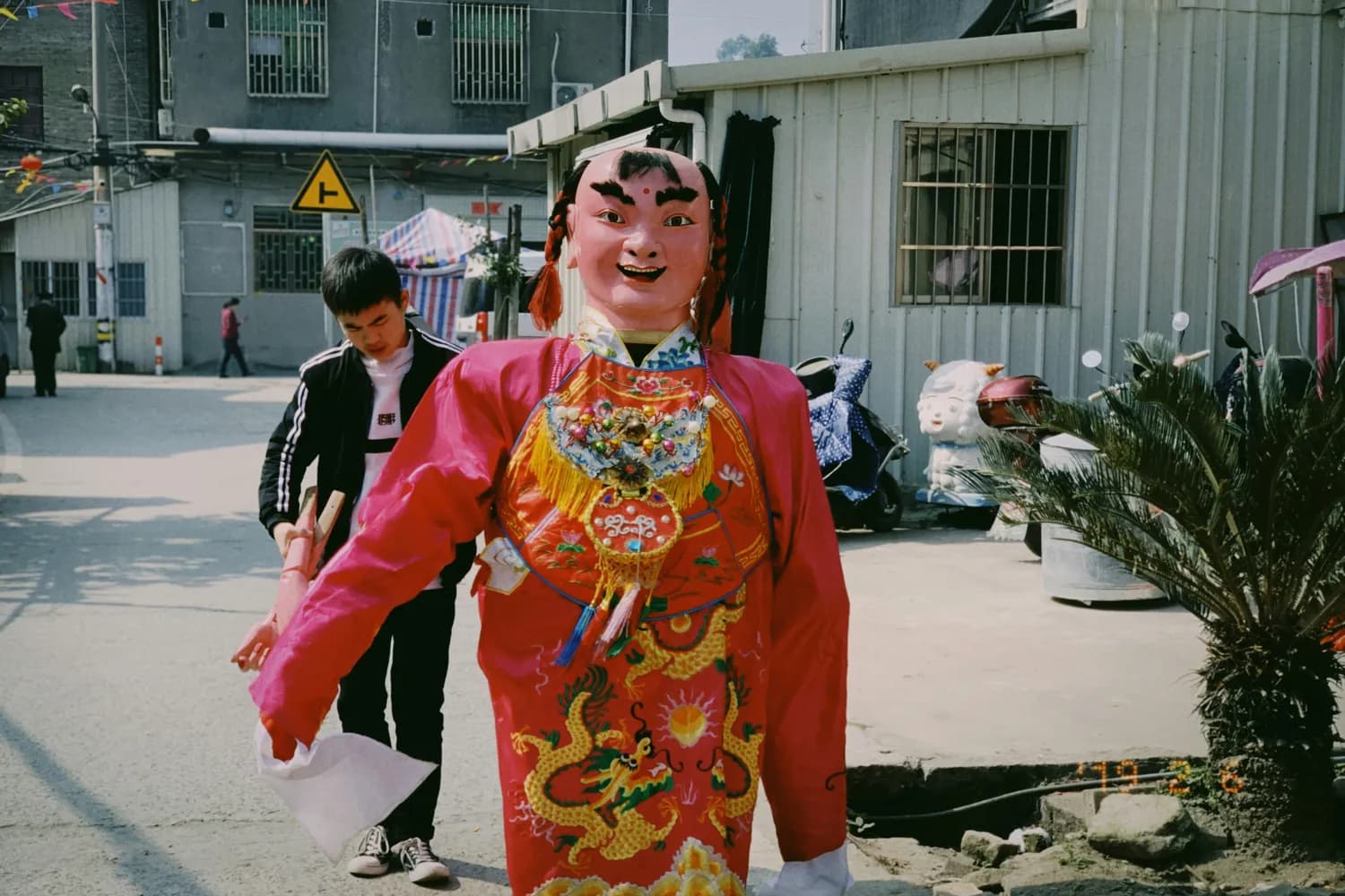 年轻人不拜年：社交压力下的亲情困境
