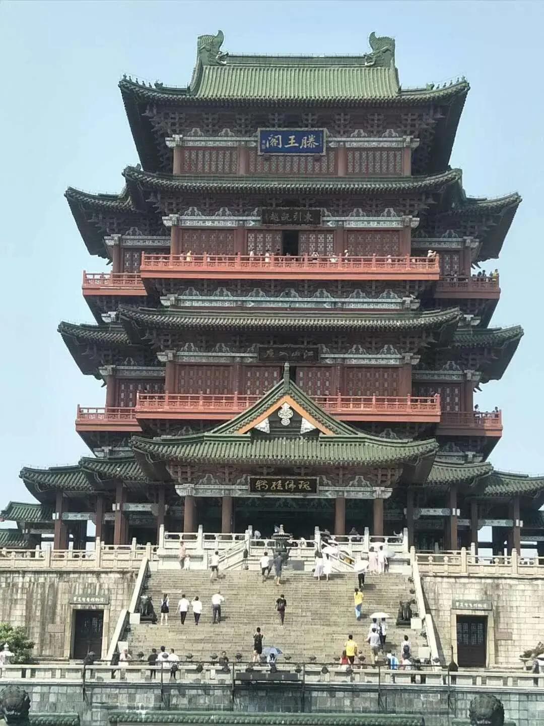 滕王阁：江南三大名楼之一，因王勃《滕王阁序》而闻名天下