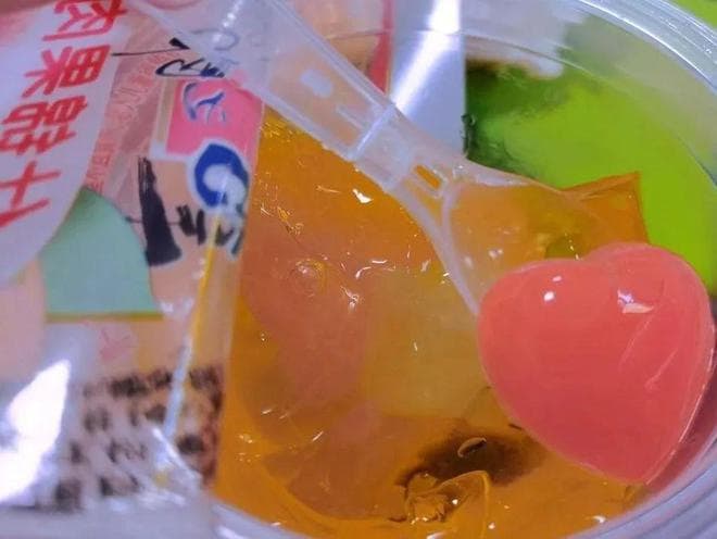 为什么，劝你少给孩子吃“果冻”？看看就知道了，真的触目惊心