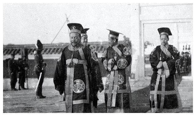 袁世凯为什么会倒行逆施称帝？主要原因可能有这些