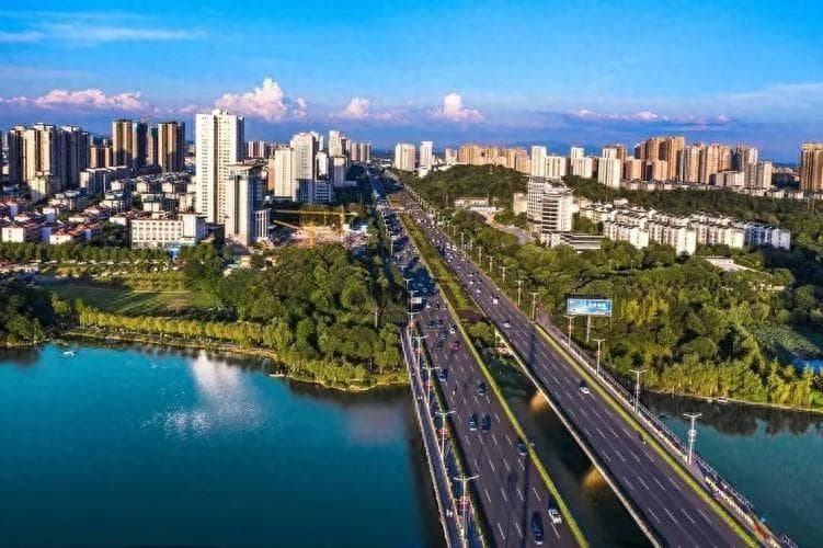 湖南应该优先发展岳阳还是衡阳，谁的发展空间更大？