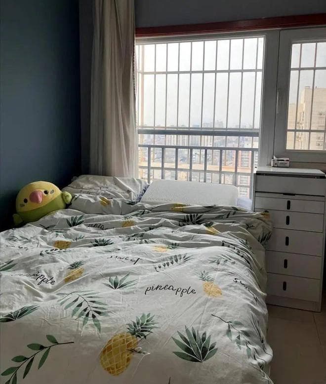 听我一句劝：床不要靠这面墙，会影响健康，并非迷信有依据！