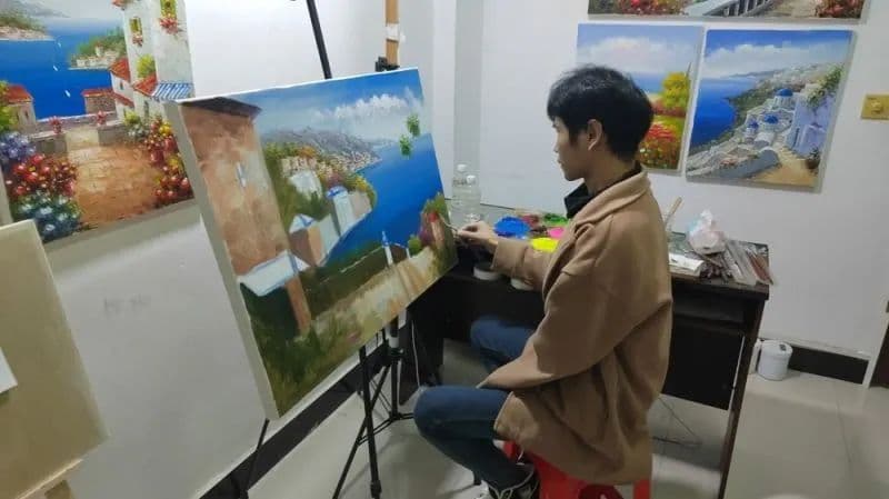 他以色彩疗愈自我，用单手助残疾儿童绘就幸福底色