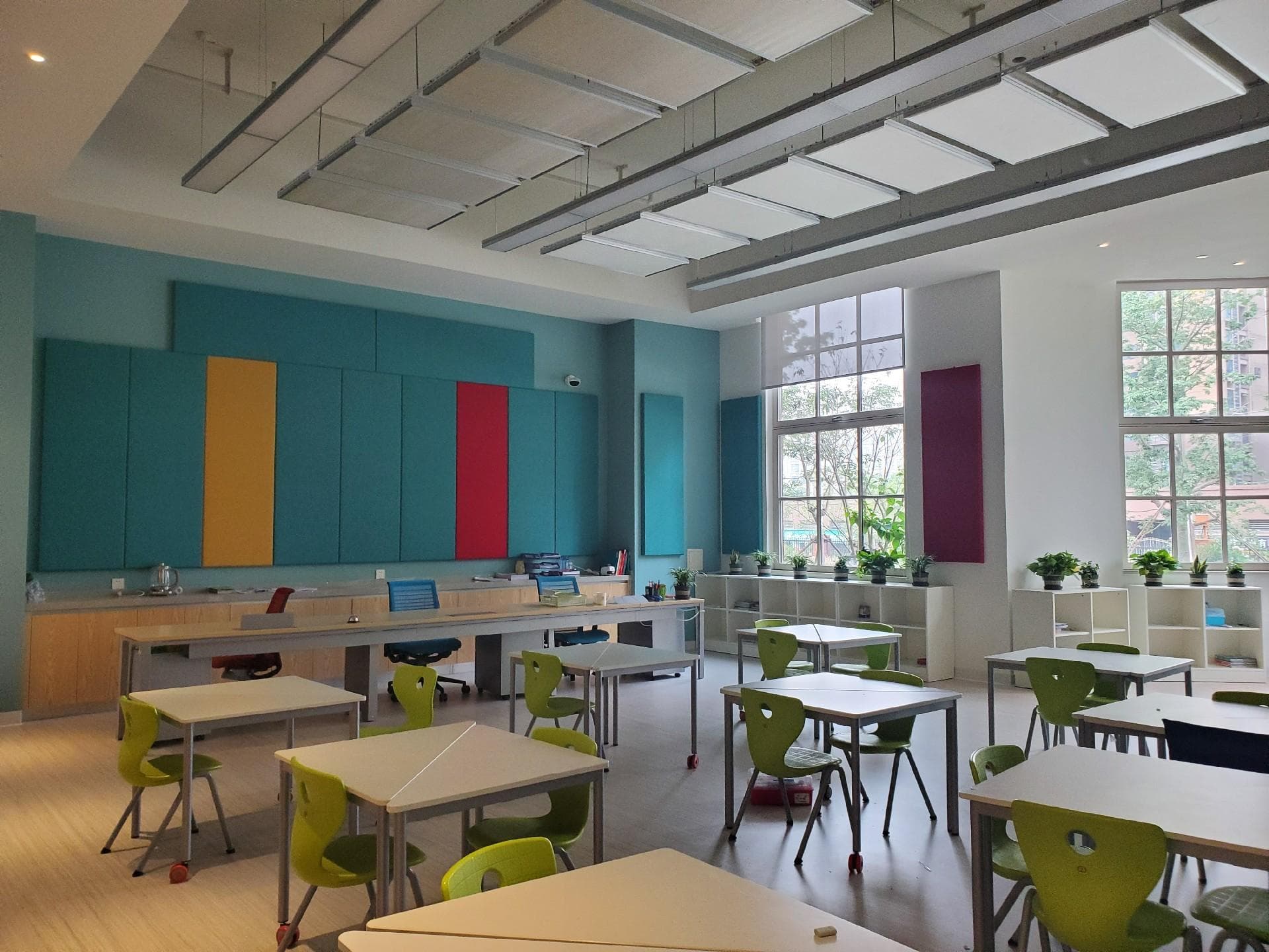 学校声学环境不达标，如何改善教室听音效果？