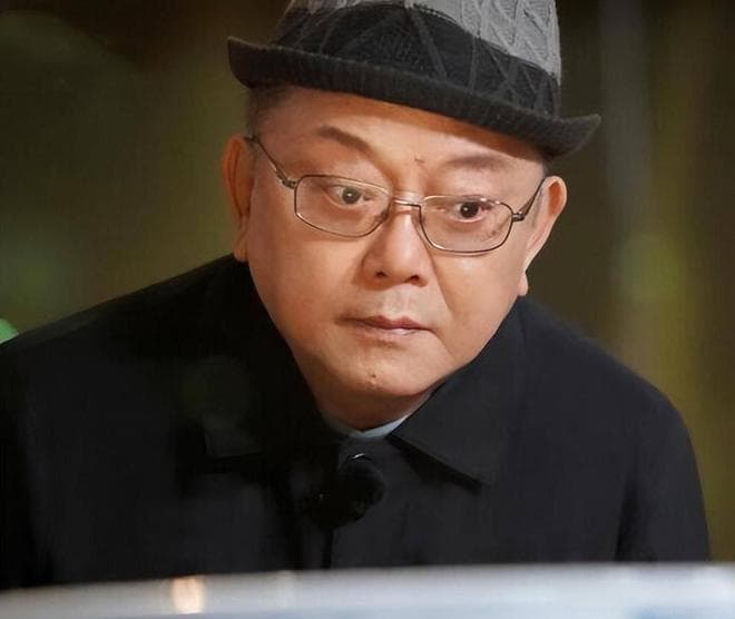 为什么一些富豪明星们一有钱总要往国外跑呢？