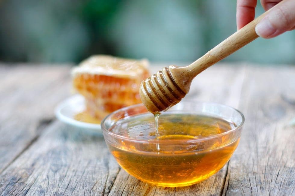 抗發炎...傷口和痘痘都能舒緩？教你如何分辨蜂蜜真假與食用禁忌