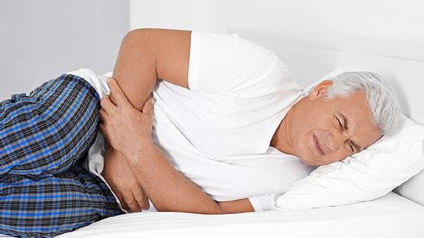 老年人进食应注意观察有无消化不良