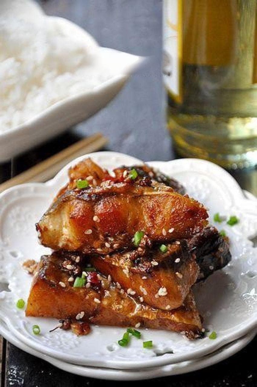 湖北特色糍粑鱼制作教程：腌制晾晒，外焦里嫩