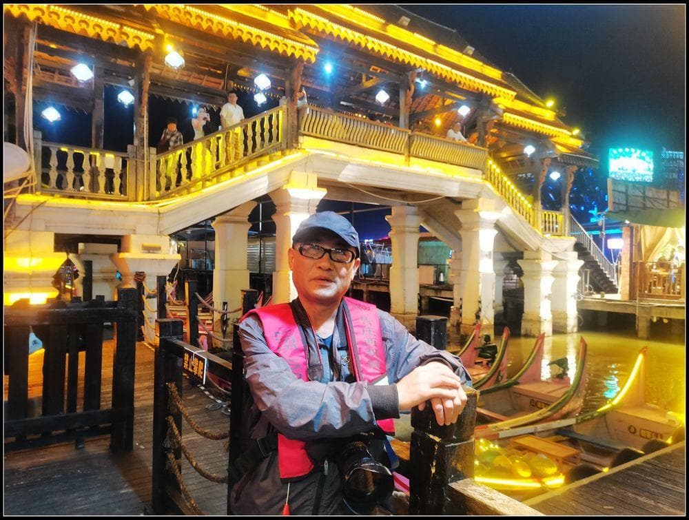 云南西双版纳告庄西双景：澜沧江畔的璀璨夜色与星光夜市