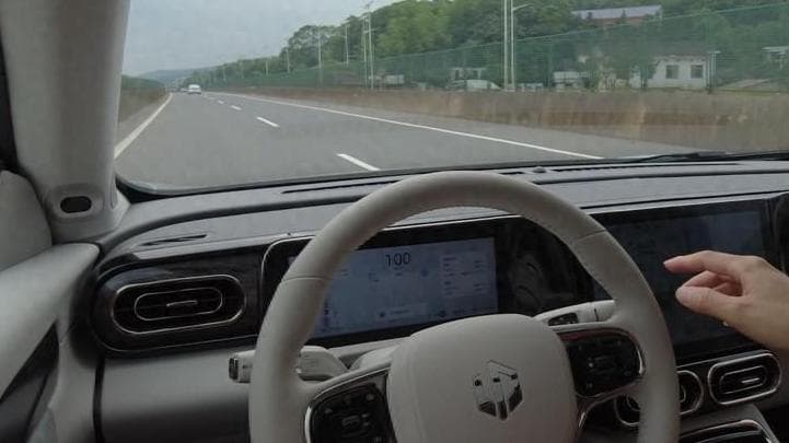 一年跑不到五千公里，买电车还是油车划算？教你算明白这笔账