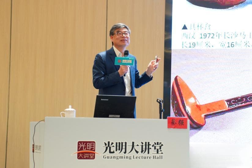 当传统设计遇上现代生活：蔡强做客“光明大讲堂”，探讨非遗图纹的传承与创新