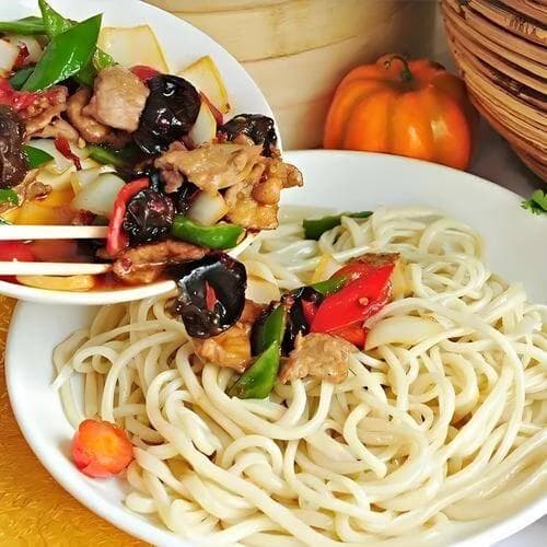 新疆拉条子：舌尖上的劲道诱惑
