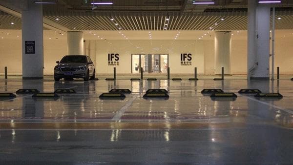 长沙一商场消费8万才可免费停车，客服：这是白金卡优惠