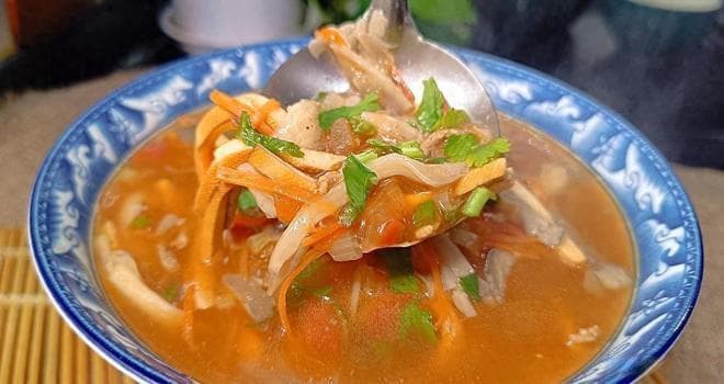 教你酸辣汤的家常做法，营养好吃特别开胃，在家也能做出饭店味道