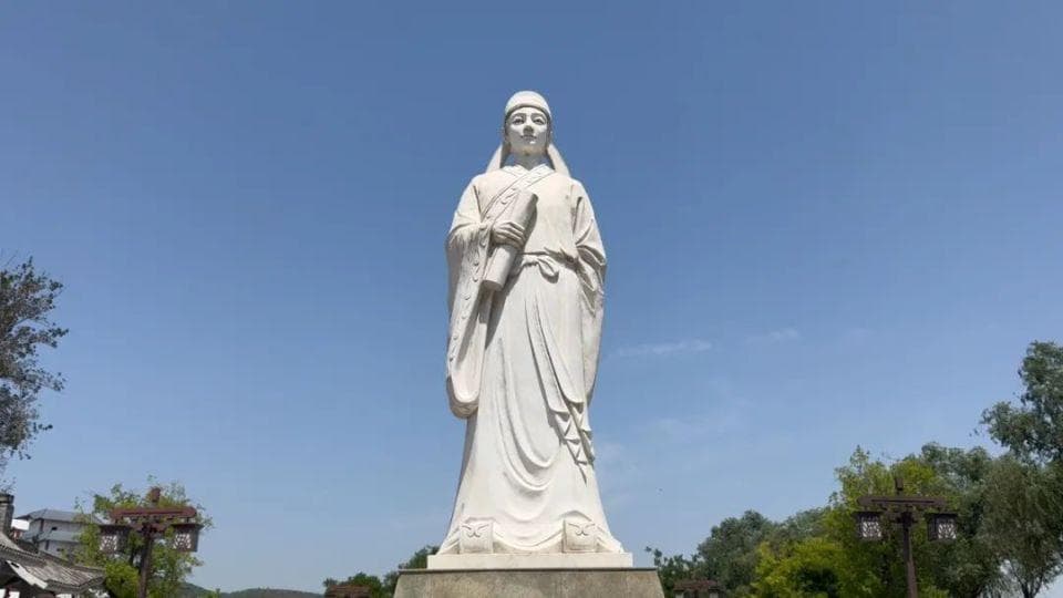 高考古诗的C位站着一位河南诗人