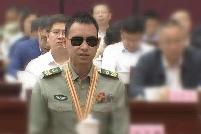 排雷英雄战士”杜富国，晋升二级军士长，享受什么级别干部待遇？