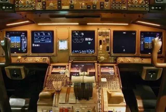 「走进客机驾驶舱」波音空客大不同！
