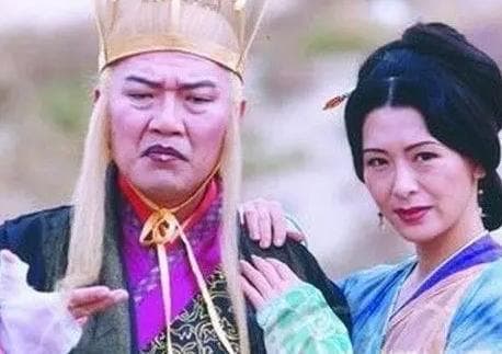 宫廷权力的较量：万贵妃与客氏的影响力分析