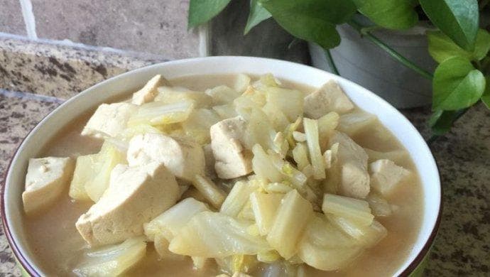 白菜炖豆腐：东北经典家常菜的做法与技巧
