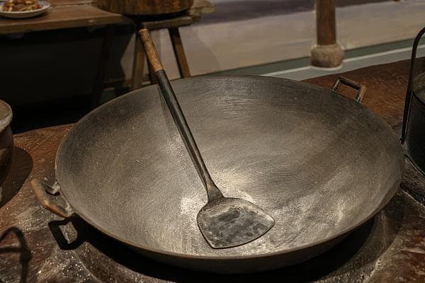 铁锅、砂锅、不粘锅……到底该用什么锅？