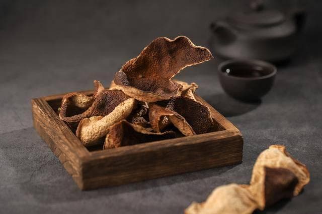 孕期可适量食用陈皮，每日3-5克为宜