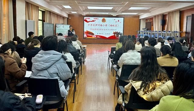 筑牢安全防线 师生共筑"防火墙"