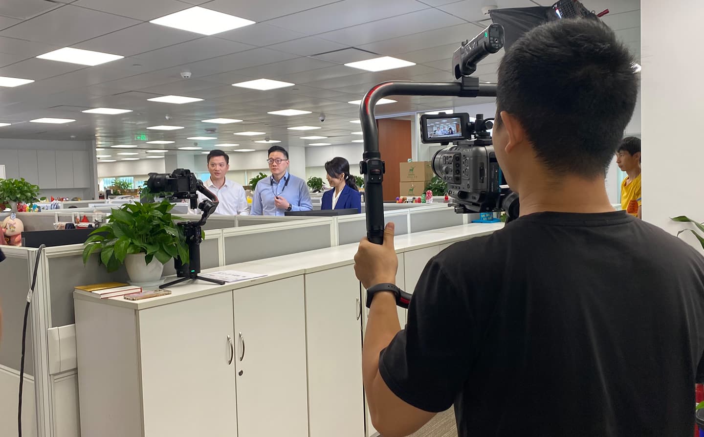 如何在宣传片中突出产品的独特卖点？