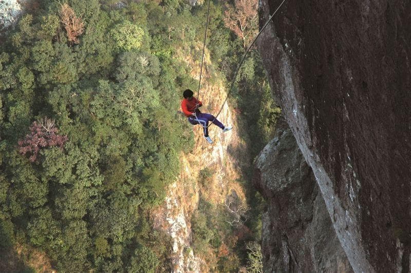 惊险“灵岩飞渡”：最高龄传承人68岁，非遗技艺传承遇困