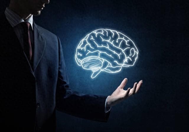 逆向思维完全指南：10大培养方法与8种实用技巧