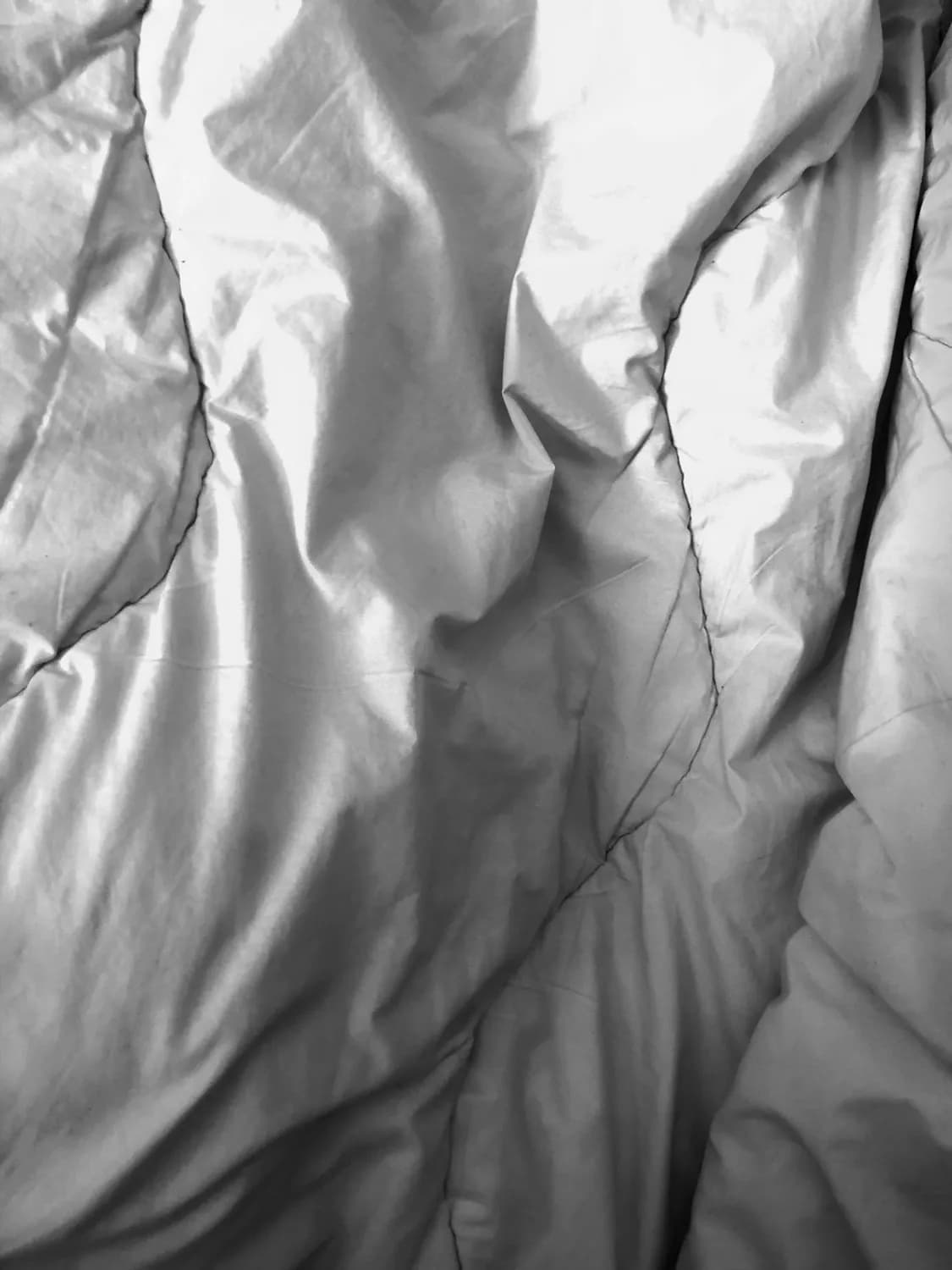 羽绒服油渍清洁全攻略：4种实用方法轻松去污