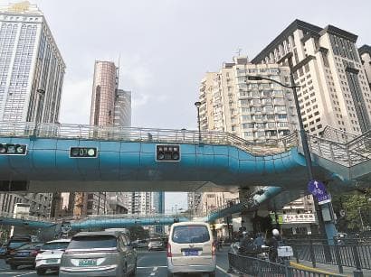申城右转控制信号灯让司机频频“吃药”