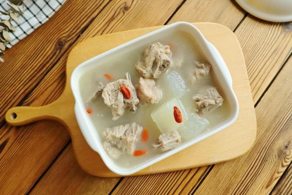 冬瓜排骨汤（清炖）：一道简单又营养的家常汤品
