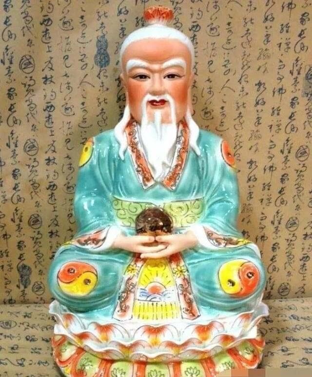 道家法器：宝珠、拂尘、清铃等六大法器的神秘功效