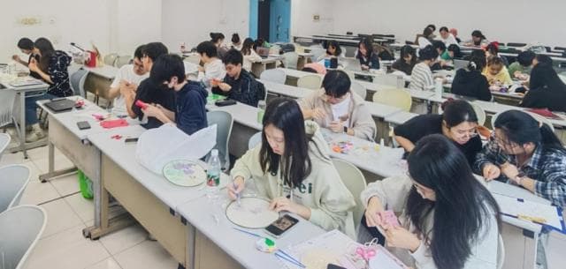 当AI与非遗遇上红楼梦：暨南大学创新实践课让经典焕发新生