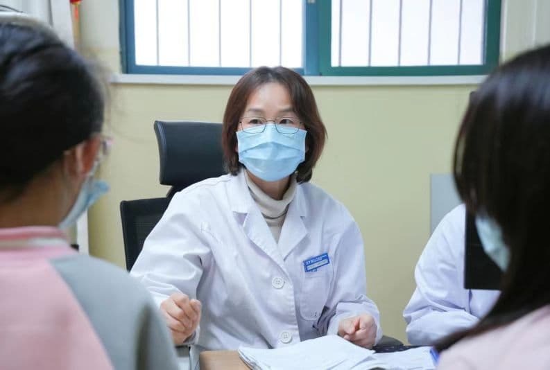 开学季警惕孩子视力滑坡！12岁学生首配镜已达450度伴有斜视
