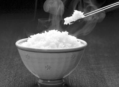米饭煮前充分浸泡 既营养又美味