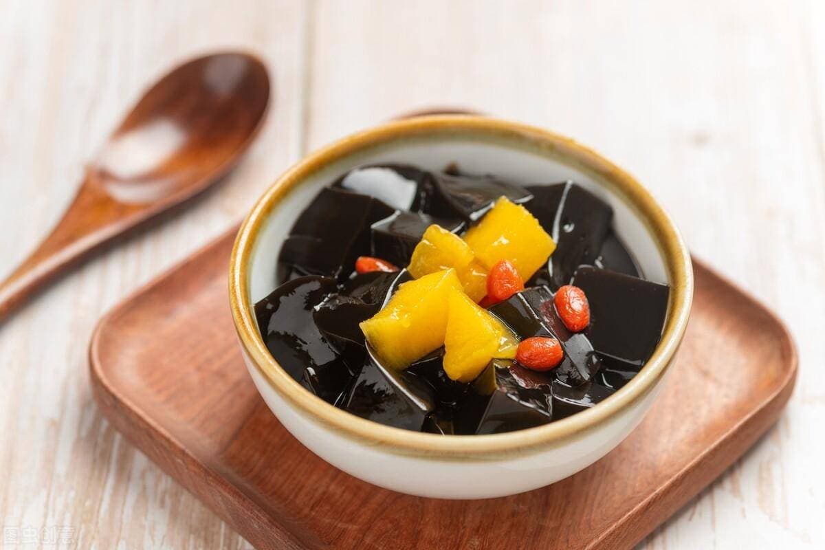 梧州龟苓膏：一口清润，尝遍岭南千年饮食风情