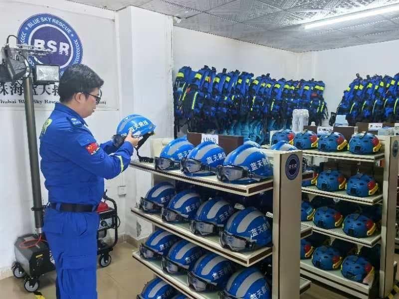 广东各蓝天救援队严阵以待应对台风“摩羯”