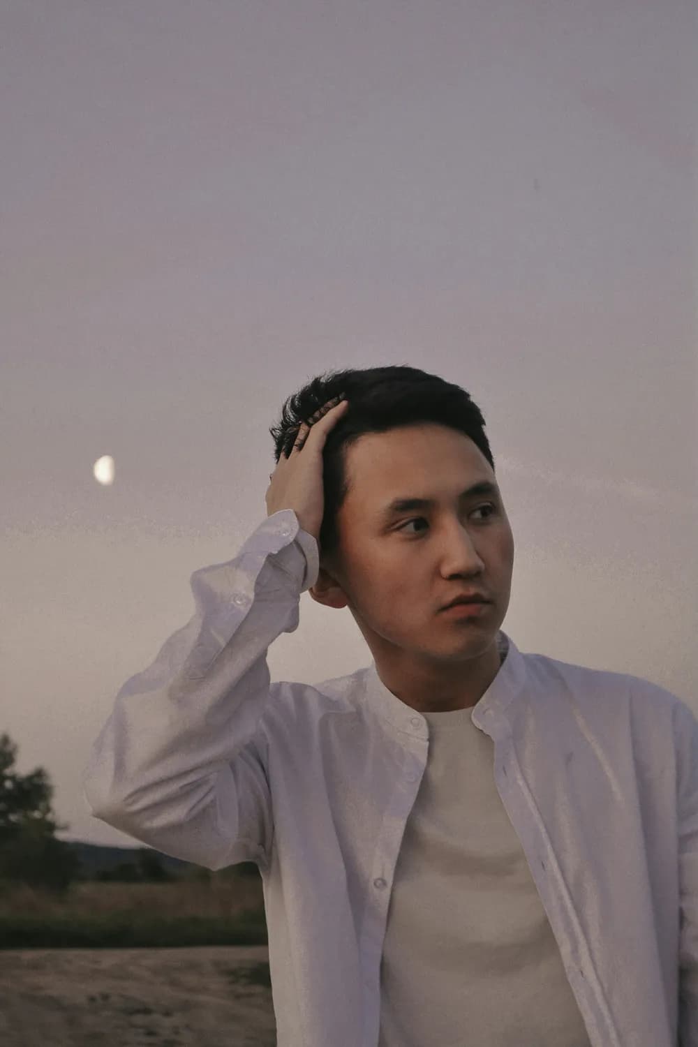 《天亮以前说再见》：一首引发共鸣的离别之歌