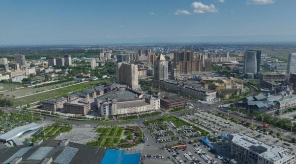霍尔果斯：从"一张白纸"到繁华都市的十年蝶变