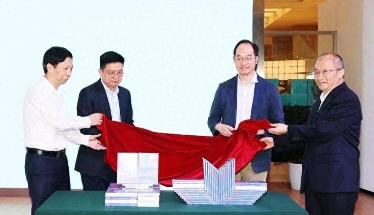 首本深港双语旅游指南发布，助力双城旅游一体化