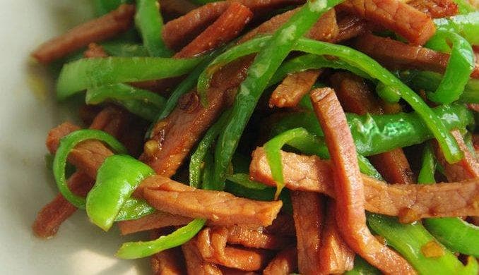 橄榄油炒火腿：简单7步做出健康美味的尖椒火腿丝
