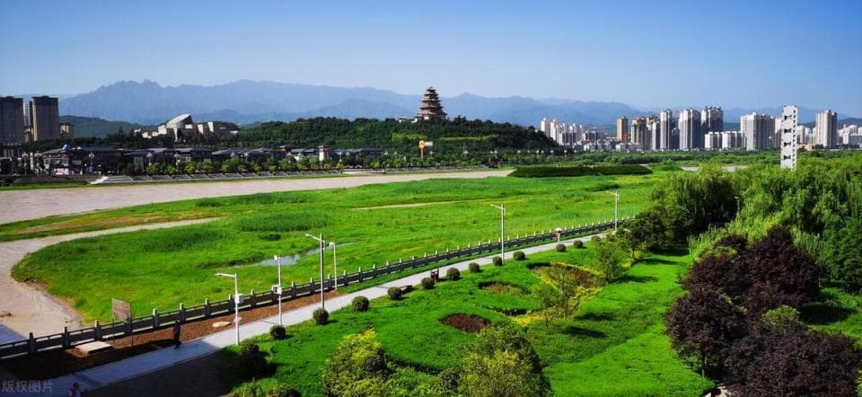 西北有座三线城市，宜居宜游，城市干净物价低，曾获联合国人居奖