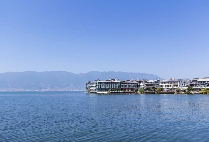 春赏花、夏观瀑、秋徒步、冬避寒：云南四季自驾游指南